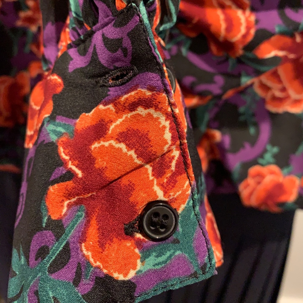 LMT: Calligraphie Floral Balloon Sleeve Top - Picture 9 of 16